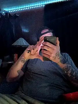 Snapshot of RobStrokes215 chatting on December 18, 9:04 am RobStrokes215 online show from December 18, 9:04 am