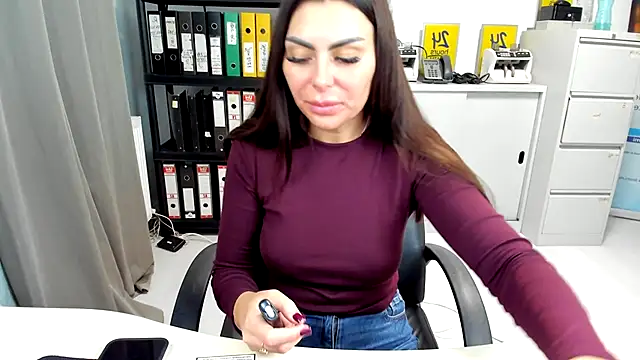 Snapshot of kilenyapatrice chatting on November 18, 2:21 pm kilenyapatrice online show from November 18, 2:21 pm