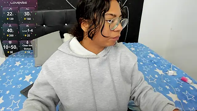 Snapshot of im_angels77 chatting on February 2, 11:32 pm im angels77 online show from February 2, 11:32 pm