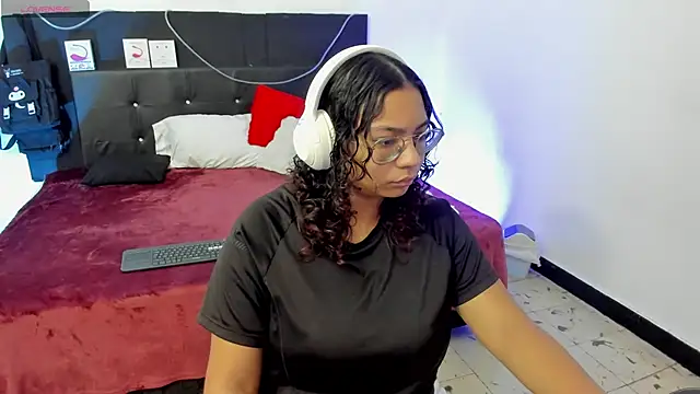 Snapshot of im_angels77 chatting on February 26, 2:15 am im angels77 online show from February 26, 2:15 am