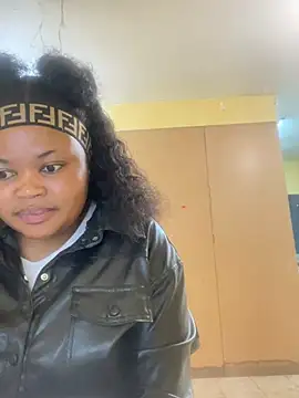 Curveysinaa online show from January 13, 8:15 am