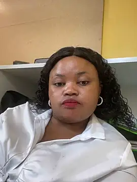 Curveysinaa online show from February 10, 11:46 am