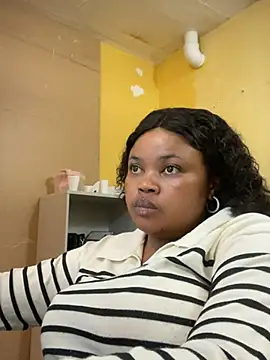 Curveysinaa online show from March 5, 12:44 pm