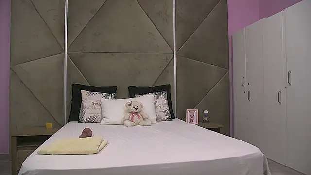 ElyzaIbarra online show from September 17, 5:20 am