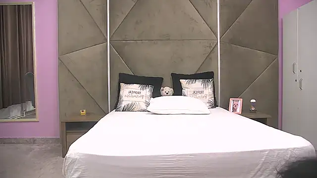 ElyzaIbarra online show from September 23, 5:43 am