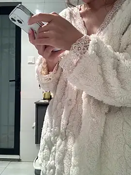 Aimeil online show from March 12, 4:46 pm