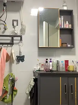 Aimeil online show from October 3, 4:37 pm