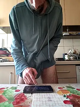 Snapshot of vulpe8400 chatting on January 4, 10:49 am vulpe8400 online show from January 4, 10:49 am