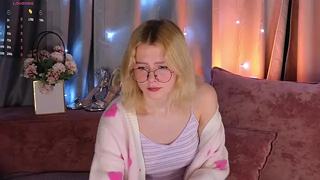 Snapshot of jenny_bunny_ chatting on February 17, 1:25 am jenny bunny online show from February 17, 1:25 am