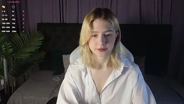 Snapshot of jenny_bunny_ chatting on March 6, 1:27 am jenny bunny online show from March 6, 1:27 am