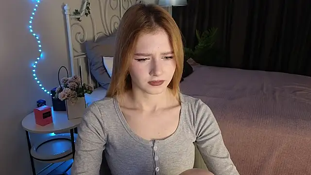 Snapshot of jenny_bunny_ chatting on October 8, 1:25 am jenny bunny online show from October 8, 1:25 am