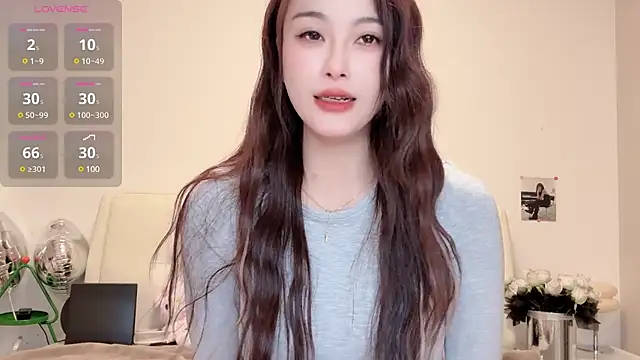 Snapshot of Neyllar chatting on February 14, 9:10 pm Neyllar online show from February 14, 9:10 pm