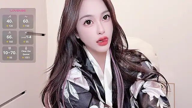 Snapshot of Neyllar chatting on October 27, 11:03 am Neyllar online show from October 27, 11:03 am