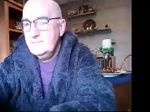 Snapshot of Adamdaddybear chatting on December 16, 9:14 am Adamdaddybear online show from December 16, 9:14 am