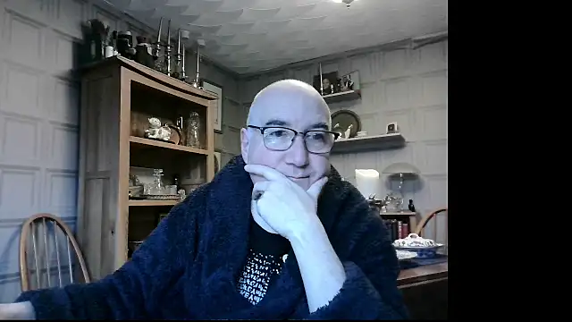 Snapshot of Adamdaddybear chatting on January 8, 8:49 am Adamdaddybear online show from January 8, 8:49 am