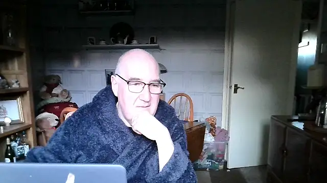 Snapshot of Adamdaddybear chatting on January 9, 8:45 am Adamdaddybear online show from January 9, 8:45 am