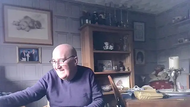 Snapshot of Adamdaddybear chatting on January 21, 12:18 pm Adamdaddybear online show from January 21, 12:18 pm