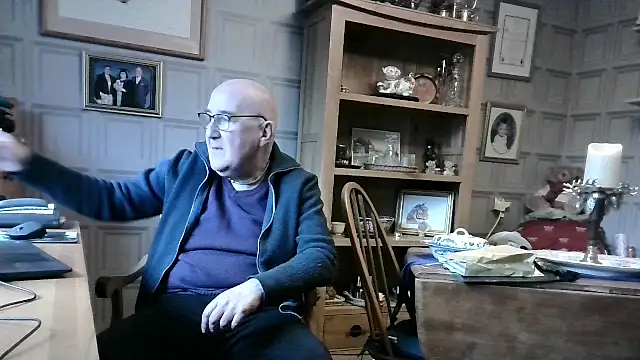 Snapshot of Adamdaddybear chatting on January 26, 1:04 pm Adamdaddybear online show from January 26, 1:04 pm