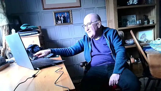 Snapshot of Adamdaddybear chatting on January 27, 1:41 pm Adamdaddybear online show from January 27, 1:41 pm