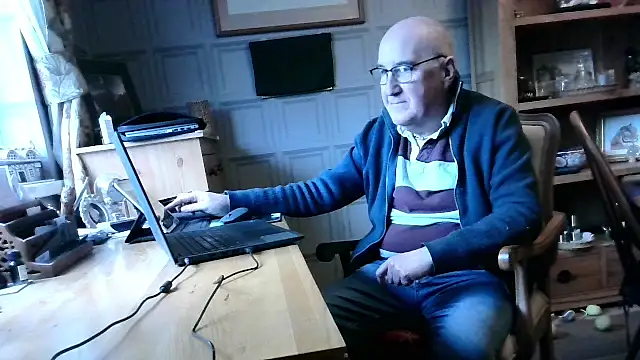 Snapshot of Adamdaddybear chatting on January 28, 12:54 pm Adamdaddybear online show from January 28, 12:54 pm