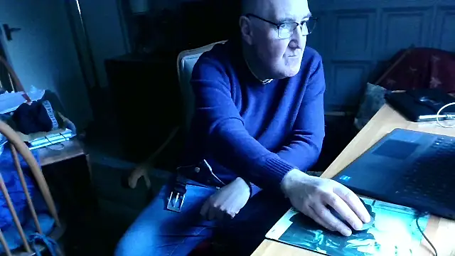 Snapshot of Adamdaddybear chatting on February 21, 12:50 pm Adamdaddybear online show from February 21, 12:50 pm