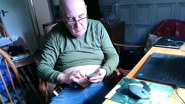 Snapshot of Adamdaddybear chatting on February 22, 1:46 pm Adamdaddybear online show from February 22, 1:46 pm