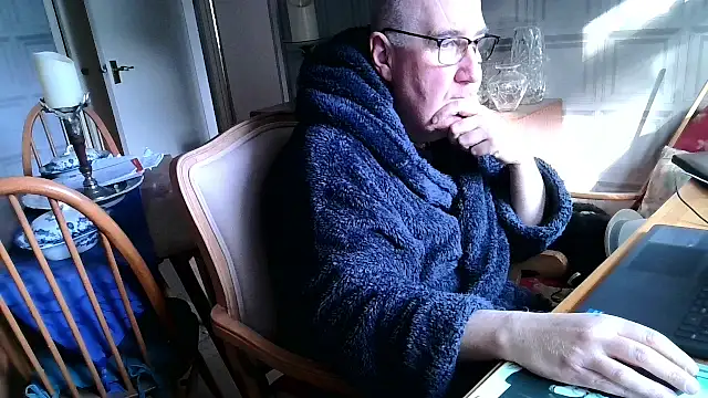 Snapshot of Adamdaddybear chatting on March 8, 9:17 am Adamdaddybear online show from March 8, 9:17 am