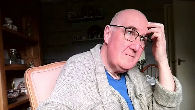 Snapshot of Adamdaddybear chatting on March 8, 1:57 pm Adamdaddybear online show from March 8, 1:57 pm