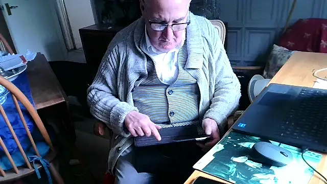 Snapshot of Adamdaddybear chatting on March 13, 2:12 pm Adamdaddybear online show from March 13, 2:12 pm