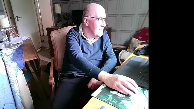 Snapshot of Adamdaddybear chatting on March 19, 2:46 pm Adamdaddybear online show from March 19, 2:46 pm