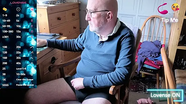 Snapshot of Adamdaddybear chatting on October 5, 1:20 pm Adamdaddybear online show from October 5, 1:20 pm