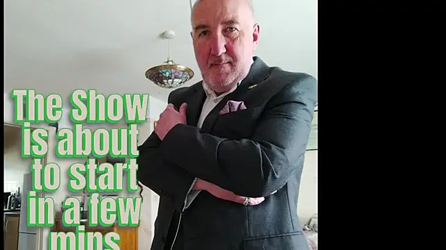 Snapshot of Adamdaddybear chatting on November 8, 8:25 am Adamdaddybear online show from November 8, 8:25 am