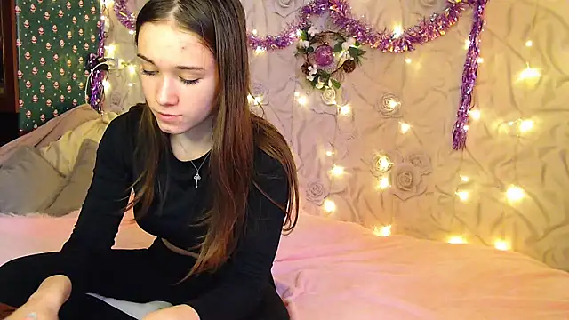 Snapshot of fluffy_kitty_ chatting on January 13, 7:43 am fluffy kitty online show from January 13, 7:43 am