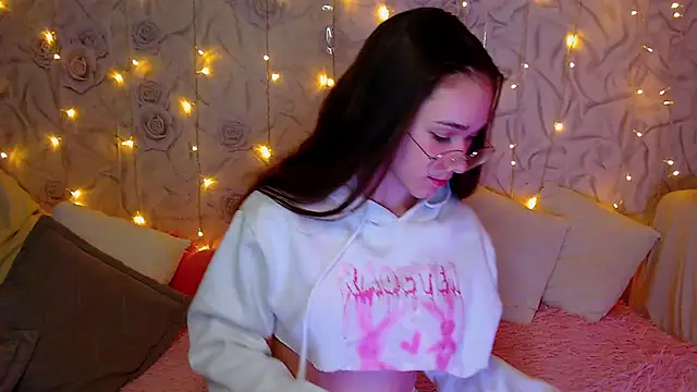 Snapshot of fluffy_kitty_ chatting on October 17, 3:25 pm fluffy kitty online show from October 17, 3:25 pm