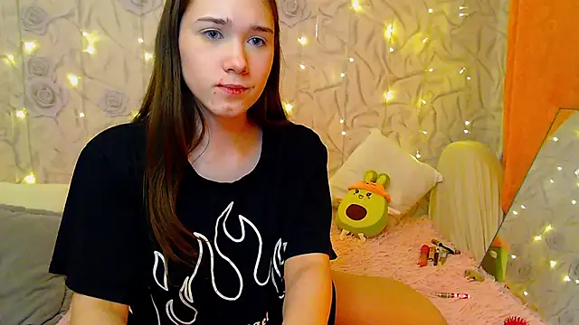 Snapshot of fluffy_kitty_ chatting on October 30, 9:04 pm fluffy kitty online show from October 30, 9:04 pm