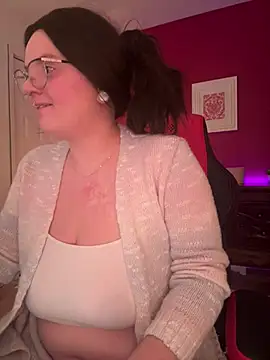 Snapshot of Sweetleeahxx chatting on January 4, 1:31 am Sweetleeahxx online show from January 4, 1:31 am