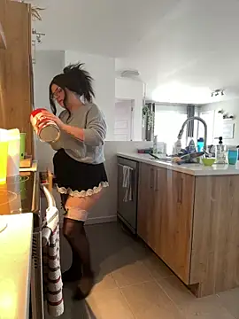 Snapshot of Sweetleeahxx chatting on February 20, 1:30 pm Sweetleeahxx online show from February 20, 1:30 pm