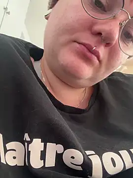 Snapshot of Sweetleeahxx chatting on September 18, 12:51 pm Sweetleeahxx online show from September 18, 12:51 pm