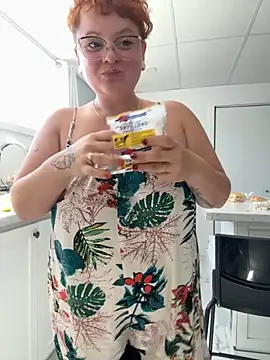 Snapshot of Sweetleeahxx chatting on September 19, 4:07 pm Sweetleeahxx online show from September 19, 4:07 pm