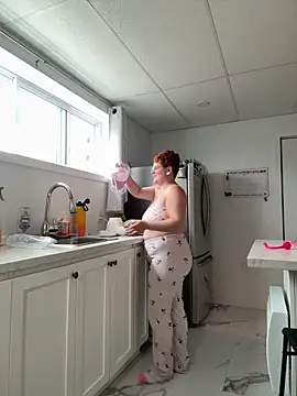 Snapshot of Sweetleeahxx chatting on September 23, 12:52 pm Sweetleeahxx online show from September 23, 12:52 pm