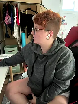 Snapshot of Sweetleeahxx chatting on September 30, 1:16 pm Sweetleeahxx online show from September 30, 1:16 pm