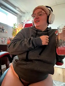 Snapshot of Sweetleeahxx chatting on October 16, 1:23 pm Sweetleeahxx online show from October 16, 1:23 pm