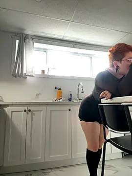 Snapshot of Sweetleeahxx chatting on October 21, 12:50 pm Sweetleeahxx online show from October 21, 12:50 pm