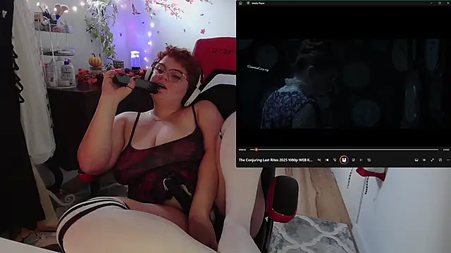 Snapshot of Sweetleeahxx chatting on November 8, 6:40 pm Sweetleeahxx online show from November 8, 6:40 pm