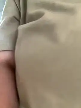 Snapshot of Sweetleeahxx chatting on November 26, 2:51 pm Sweetleeahxx online show from November 26, 2:51 pm