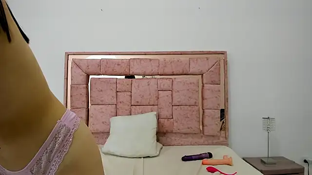 Snapshot of MAVIE_IVANOVA chatting on January 25, 1:54 am MAVIE IVANOVA online show from January 25, 1:54 am