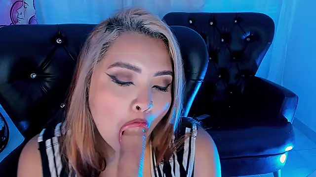 Snapshot of Agatha_humidity chatting on January 7, 7:42 am Agatha humidity online show from January 7, 7:42 am