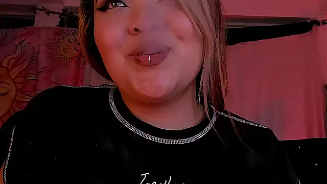 Snapshot of Agatha_humidity chatting on March 10, 7:32 am Agatha humidity online show from March 10, 7:32 am