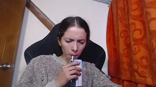 sweetdam12 online show from February 4, 9:10 pm