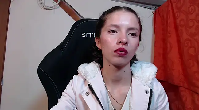 sweetdam12 online show from March 3, 8:21 pm